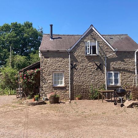 Appartamento The Bothy At Oak Farm Usk Esterno foto