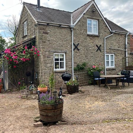 Appartamento The Bothy At Oak Farm Usk Esterno foto