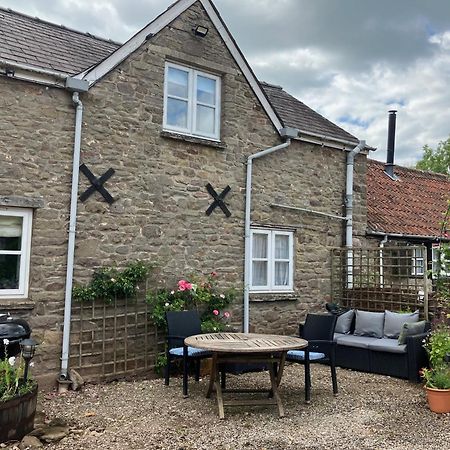 Appartamento The Bothy At Oak Farm Usk Esterno foto