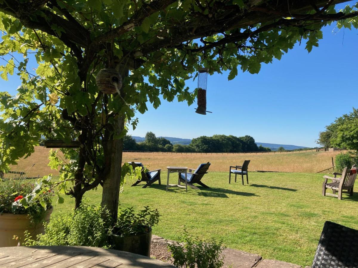 Appartamento The Bothy At Oak Farm Usk Esterno foto